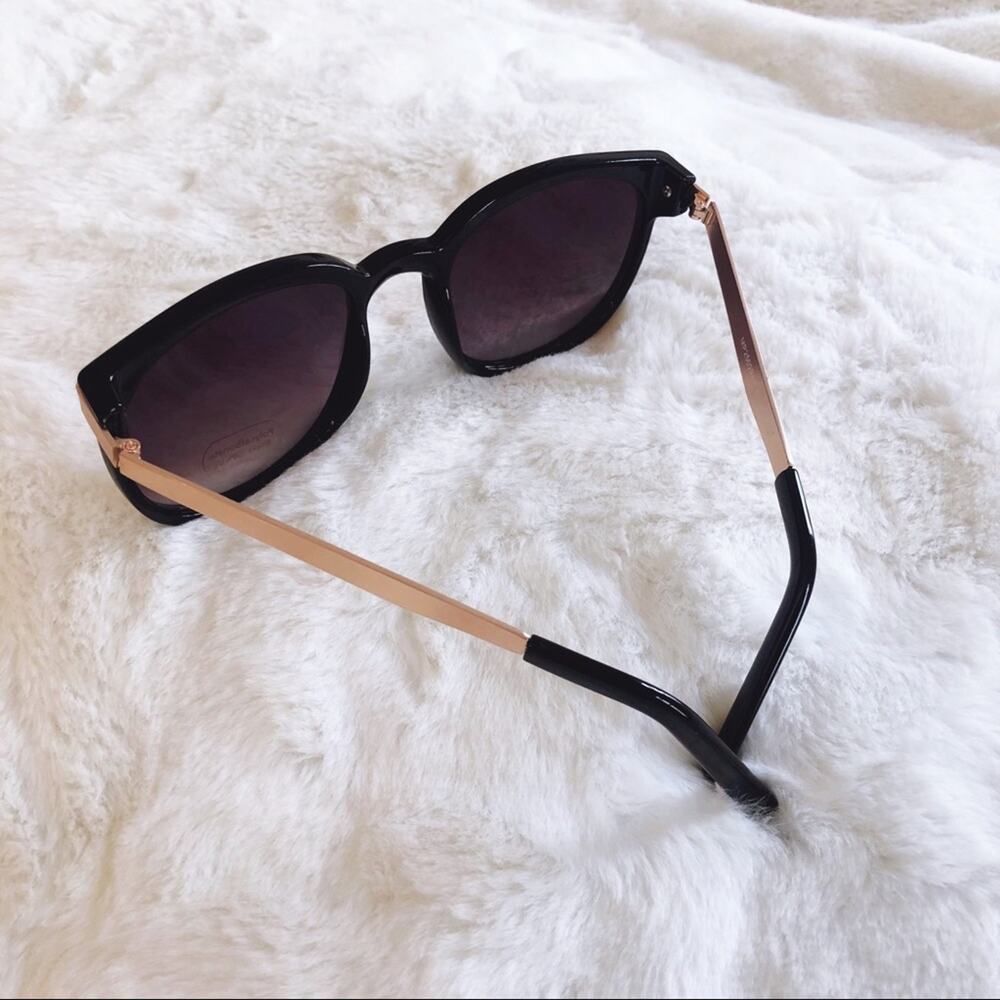 Isabel Black Round Fashion Sunglasses - Picture 8 of 9
